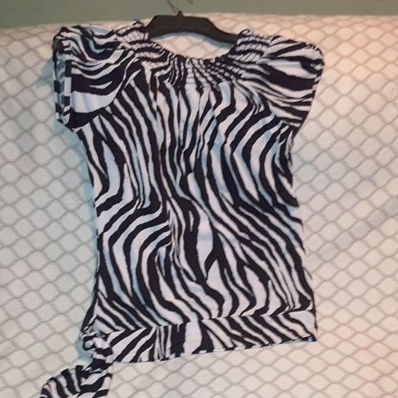 Black & white zebra front tie top Heart & Soul sm - Picture 3 of 5